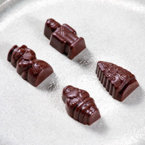 Trio de pralinés de noël enrobés de chocolat noir intense